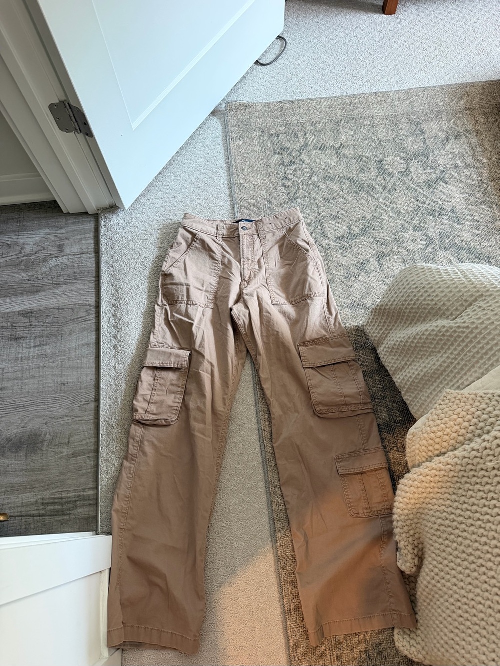 Hollister Cargo Pants in Tan